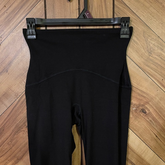 Spanx Look At Me Now Medium Black High Rise Seamless Crop Leggings - Picture 3 of 6